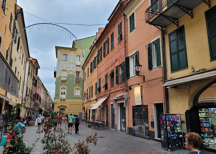 Appartamento centro storico loano con ascensore posto auto wifi