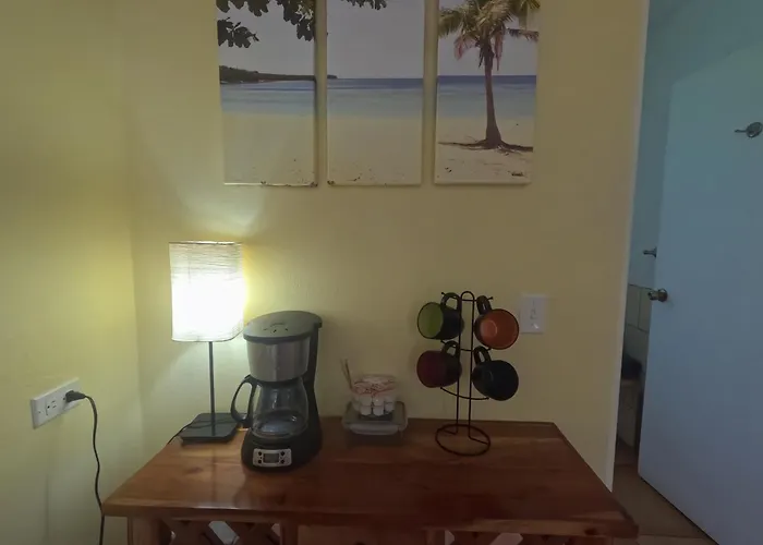 Isla Hermosa Guesthouse