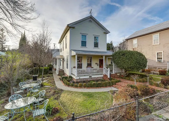 Romantic Victorian Getaway The Garden