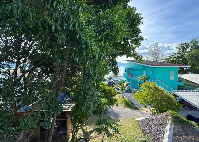 Sea Dreamer Beachfront Apartments