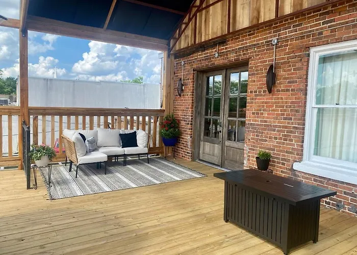 Chipley'S Squareview Inn
