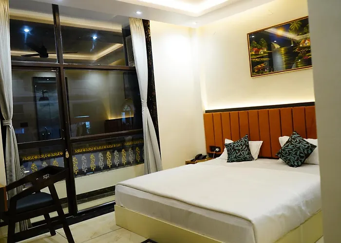 Hotel Shakuntla Palace - 400 Meters Away From Vishnu Pad Temple 7 Mins Walk