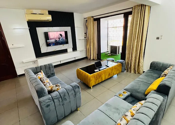 Family Friendly Spacious 3Br Near Beach With Pool & Gym