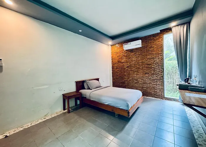 Kampot Riverfront Boutique