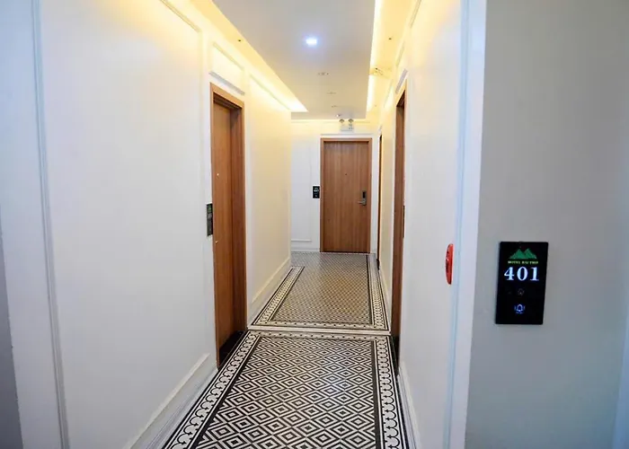 Bài Thơ Mountain Hotel