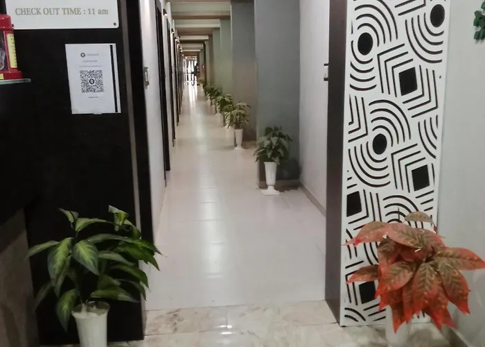 Hotel Cm Palace & Guest House & P.G Rooms
