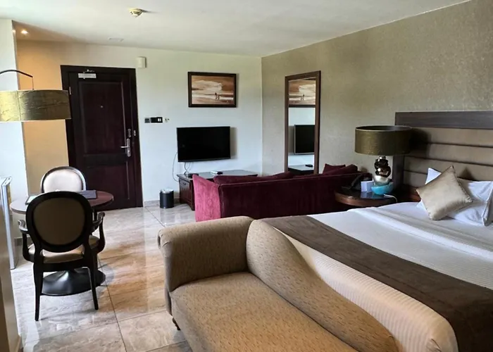The Palms By Eagles Airport Residential