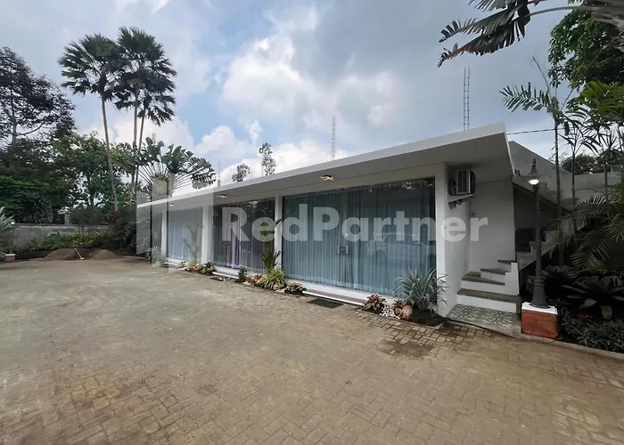 Villa Layar Selorejo Mitra Reddoorz