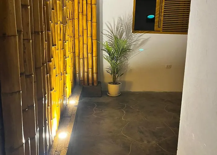 Hotel Chicama Home And Lounge
