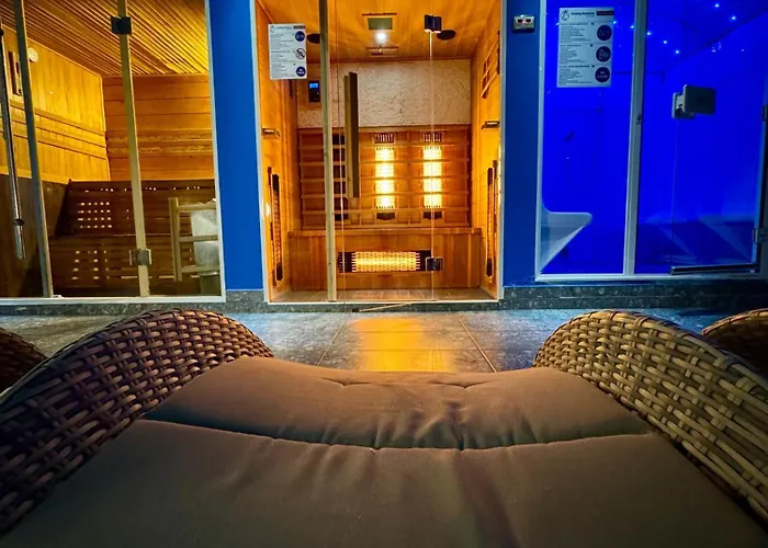 Yachting Residence - Private Dock, Lake Access & Spa