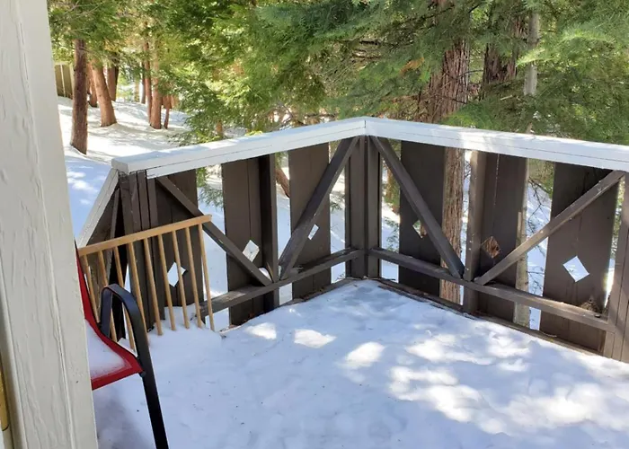 The Treetop Terrace At The Historic Arrowhead Lodge