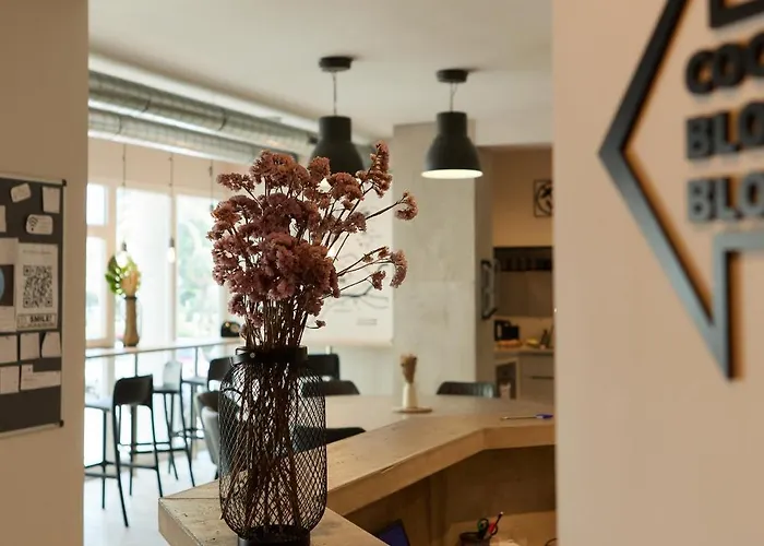 Hostel Dos Estaciones - Scandinavian Design - Albergue Juvenil - Free Towels, Coffee & Tea, Remote Check-In