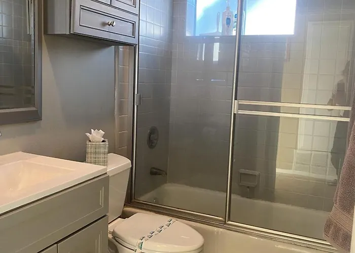 90210 Beach House Middle Unit