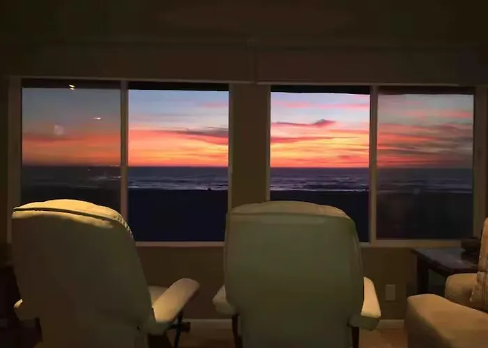 90210 Beach House Middle Unit