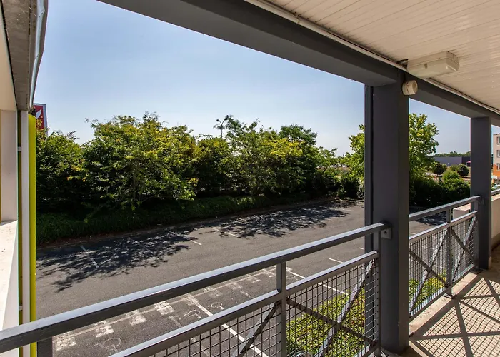 B&B HOTEL CHATEAUROUX Aéroport
