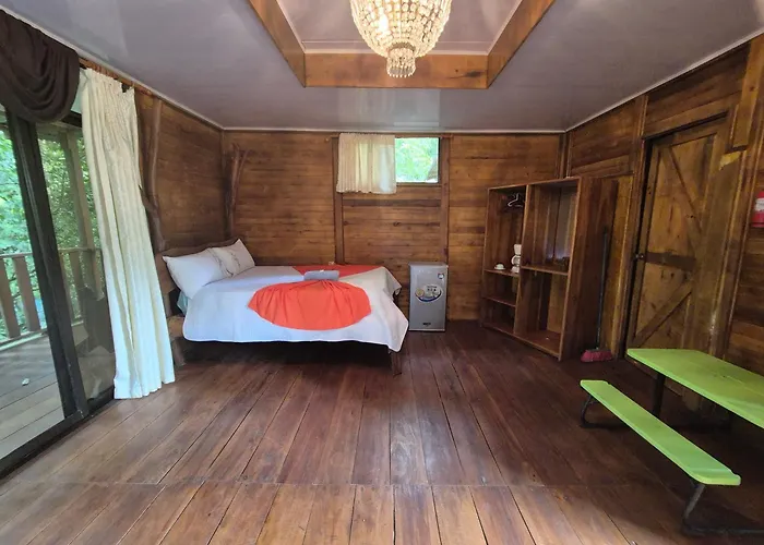 Rio Celeste Ecolodge