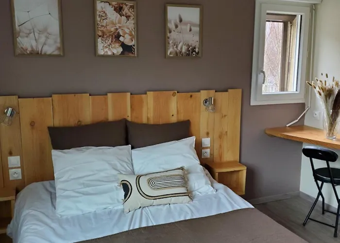 Camping Hôtel Les Airelles Montagne Ardéchoise