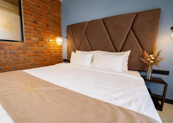 Limeshine - Airport Transit Hotels & Residences