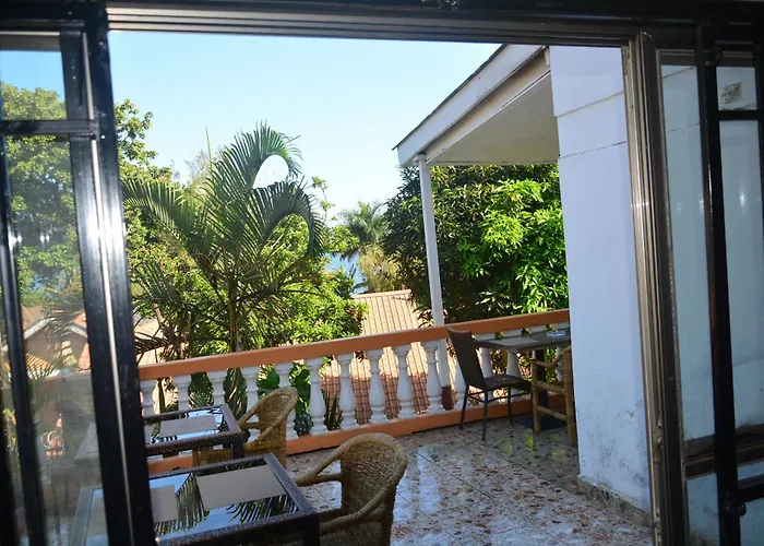 Lakeshore Bed And Breakfast