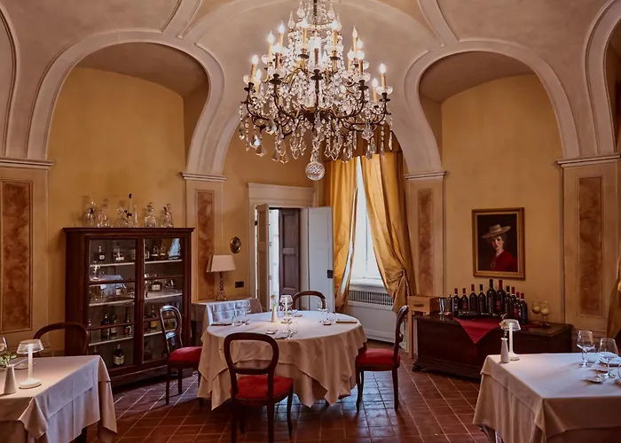 Relais Castello Di Razzano