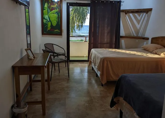 Hotel Capitan Playa Tela