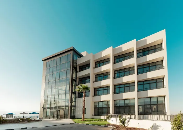 Diamond Palm Hotel & Resort