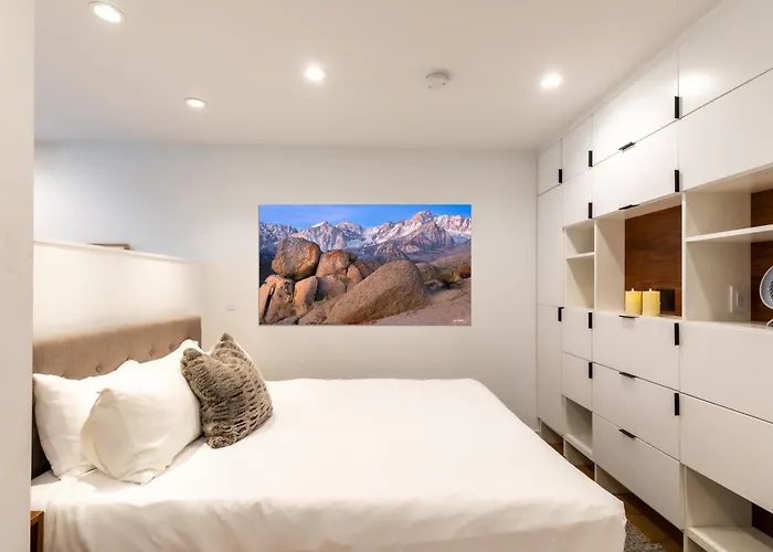 Modern Hotel-Style Studio - Timber Creek Lodge #210