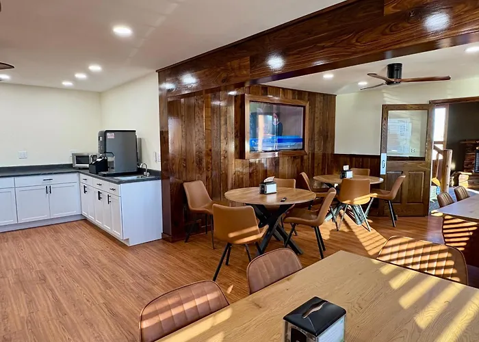 Americas Best Value Inn Wall