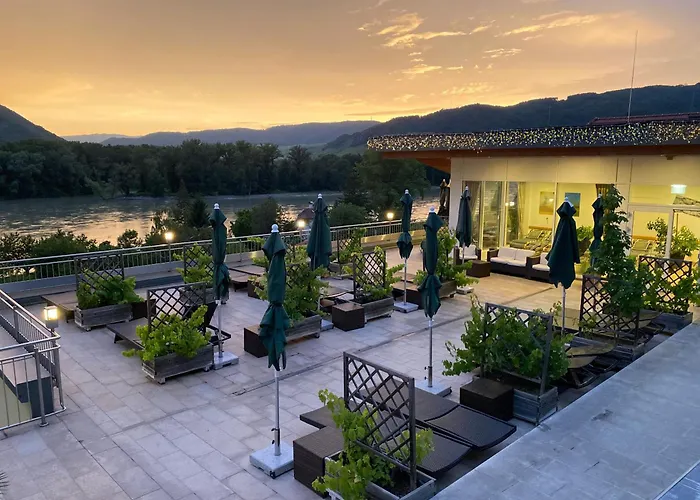 Gartenhotel & Weingut Pfeffel Duernstein