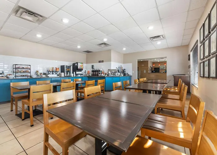 Country Inn & Suites By Radisson, Watertown, Sd