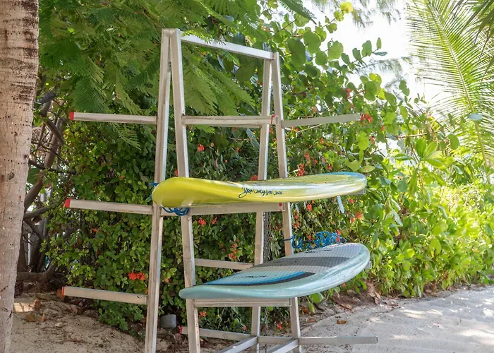 Seabreeze 8 - Luxury 4-Bedroom On Seven Mile Beach