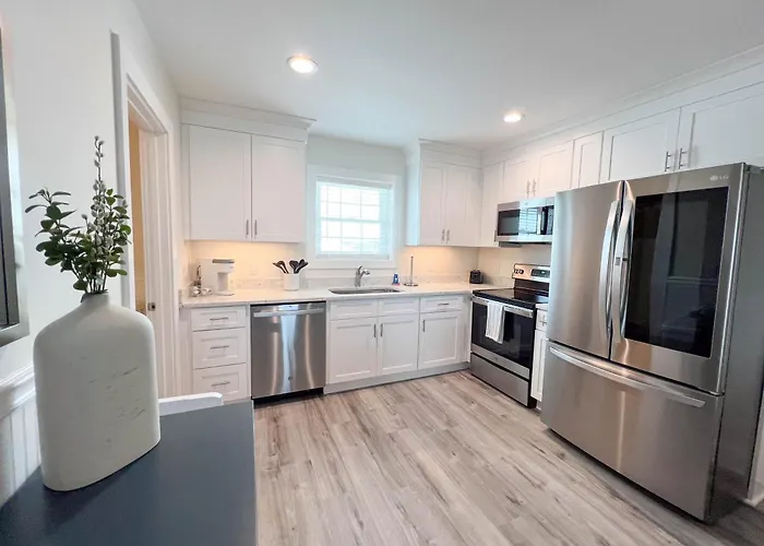 3003 Queen Suite, 3Rd Floor Cove