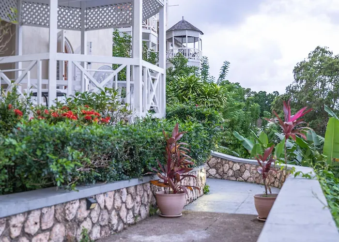 Hummingbird Retreat - Luxury Oceanview Apt, 7-Minute Walk To Beach