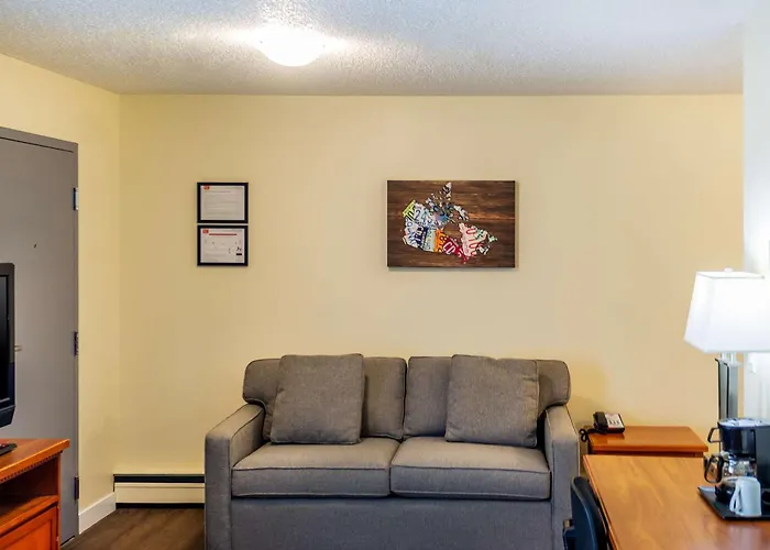 Econo Lodge Inn & Suites Calgary - University