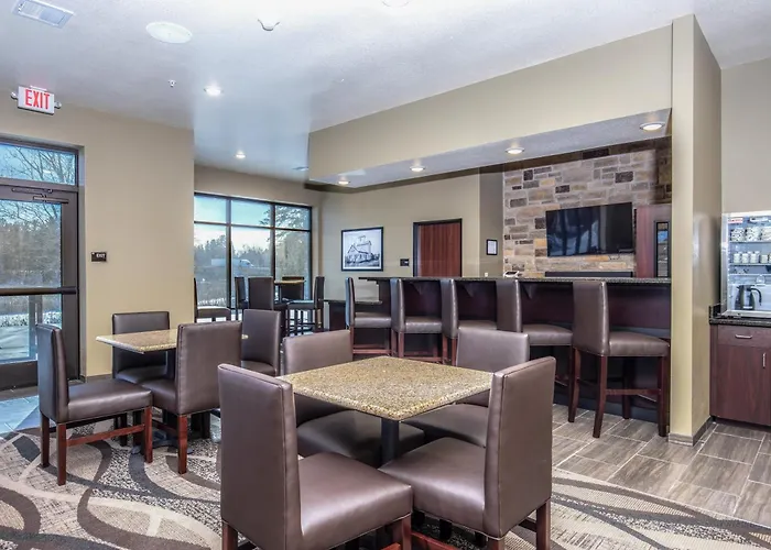 Cobblestone Hotel & Suites - Rhinelander