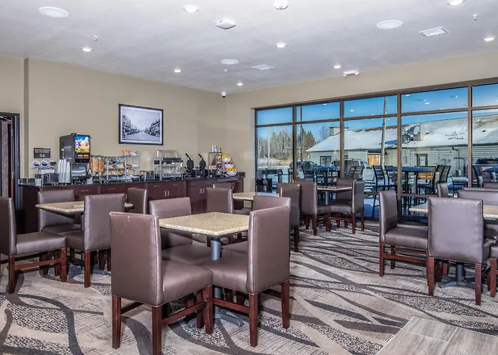 Cobblestone Hotel & Suites - Rhinelander