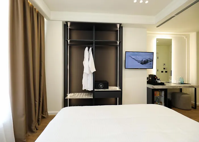 Hotel Adore