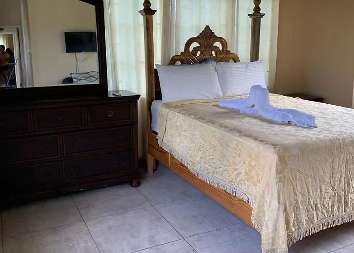 Chaudhry Second Floor Single Suite