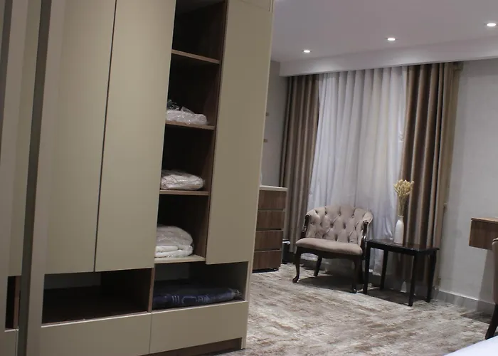 Azmal Hotel & Suites
