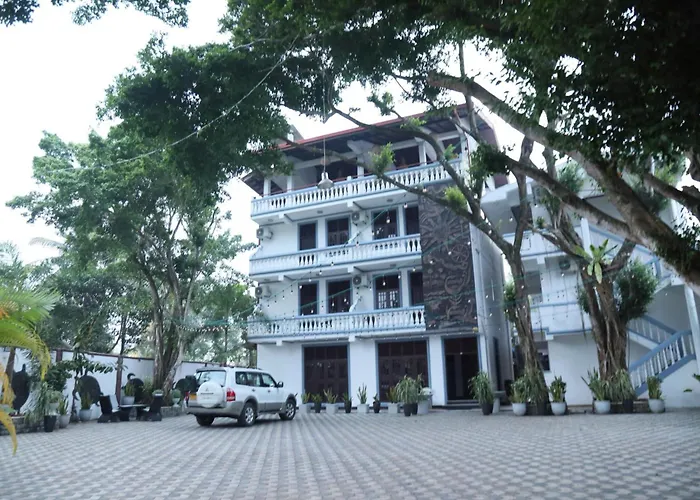 Crystal Wave Holiday Resort Polhena
