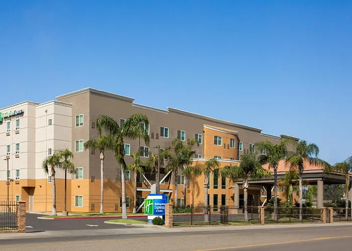 Holiday Inn Express & Suites Bakersfield Central By Ihg