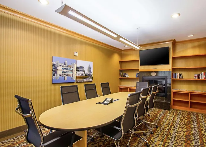 Mainstay Suites Madison - Monona