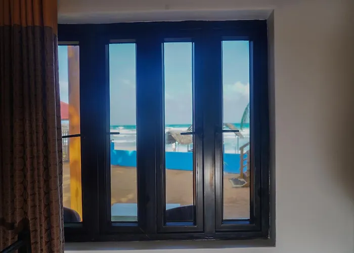 Golden Beach Hotel & Restaurant