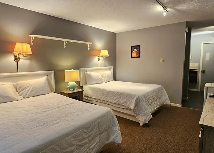 Chequamegon Lake Superior Lodge