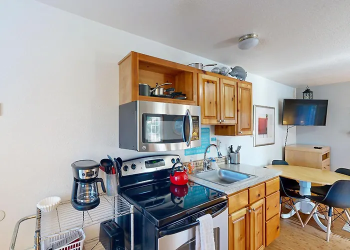 Beaches Inn | Pirates Cove Cabana 8