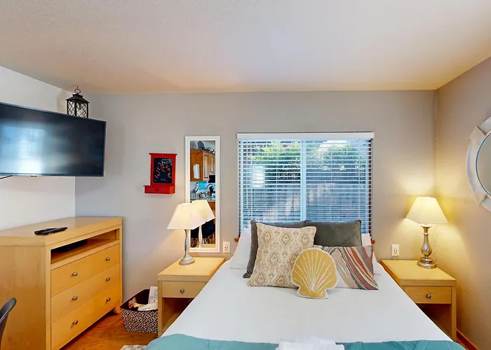 Beaches Inn | Pirates Cove Cabana 8