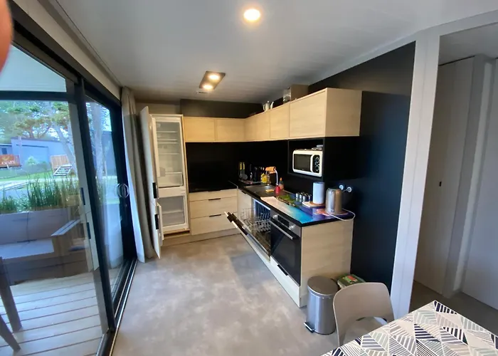 Le chalet de Patou à l'Edune résidence de vacances location wifi inclus piscine couverte chauffée à 150m de la plage