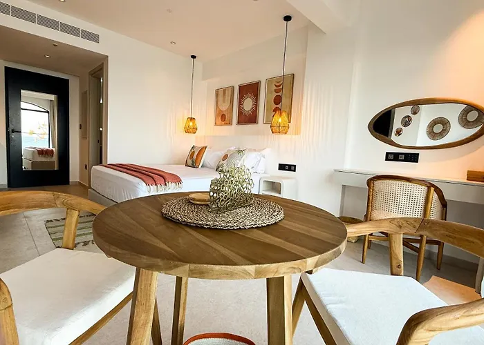 Sirena Bay Beach House And Luxury Suites