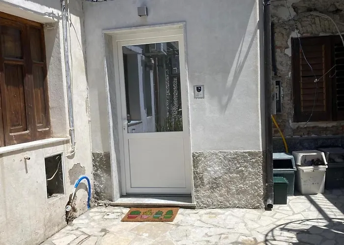 Romeo' S House