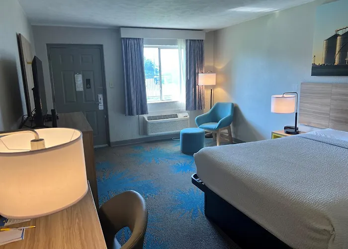 Days Inn By Wyndham Hays
